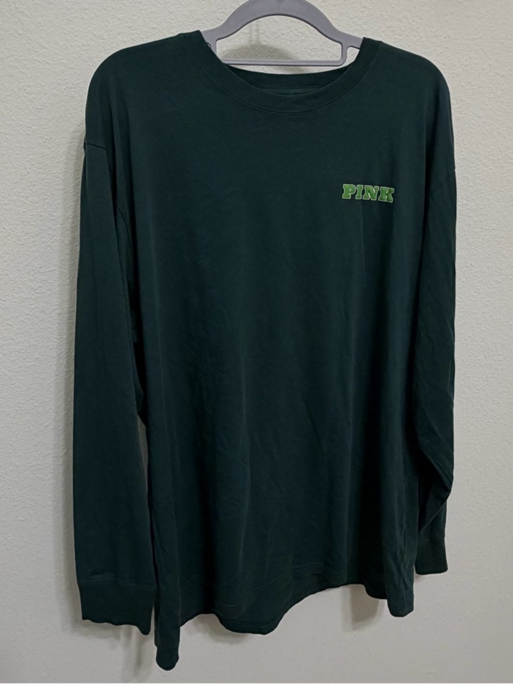 PINK Victoria's Secret Forest Green Long-Sleeve Crest Graphic Tee - Picture 10 of 10